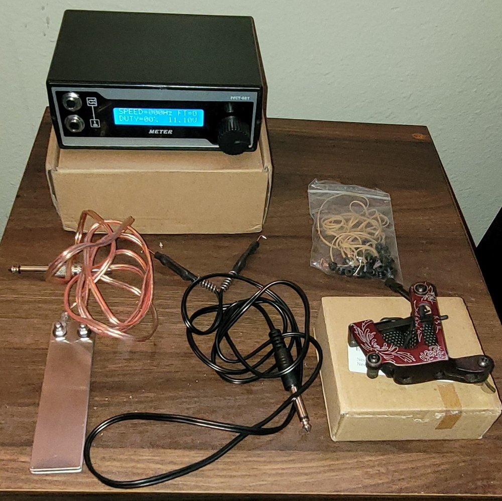 Tattoo kit Machine and all u need for start. no inks